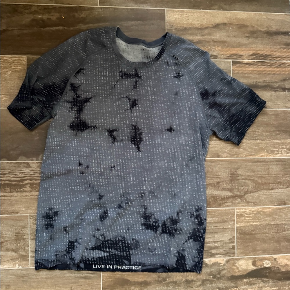 lululemon athletica Black and Gray Short Sleeve Tee
